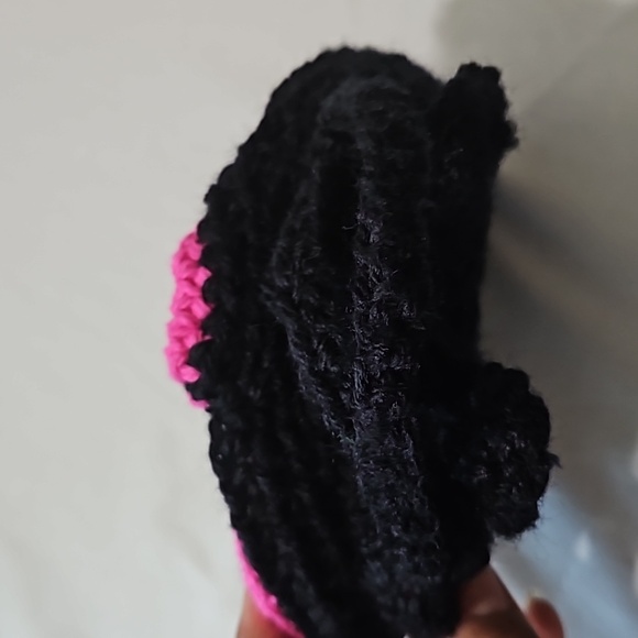 Hand Crafted Hand Knit Crochet Hand bag black & Barbie Pink Bow silhouette 6"x4" - Picture 4 of 17